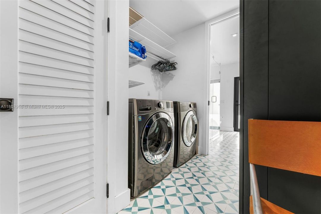 Activo con contrato: $3,500,000 (4 camas, 5 baños, 2618 Pies cuadrados)