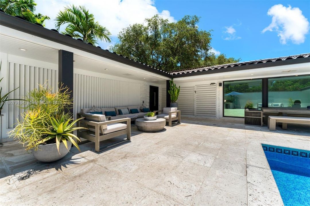 Activo con contrato: $3,500,000 (4 camas, 5 baños, 2618 Pies cuadrados)