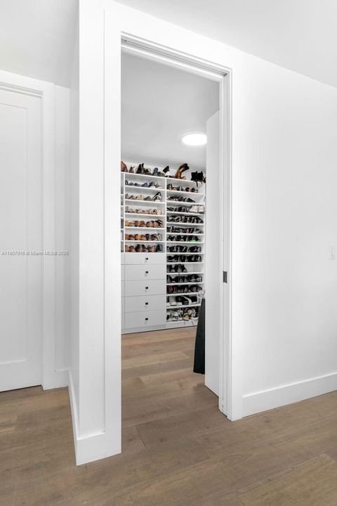 Activo con contrato: $3,500,000 (4 camas, 5 baños, 2618 Pies cuadrados)