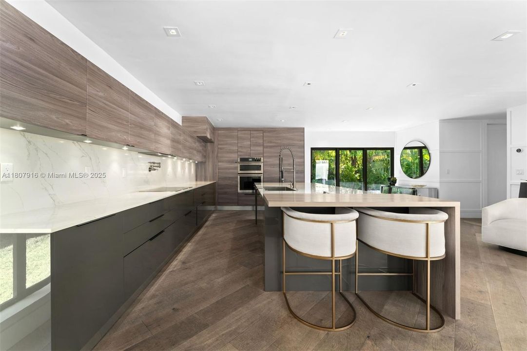 Activo con contrato: $3,500,000 (4 camas, 5 baños, 2618 Pies cuadrados)