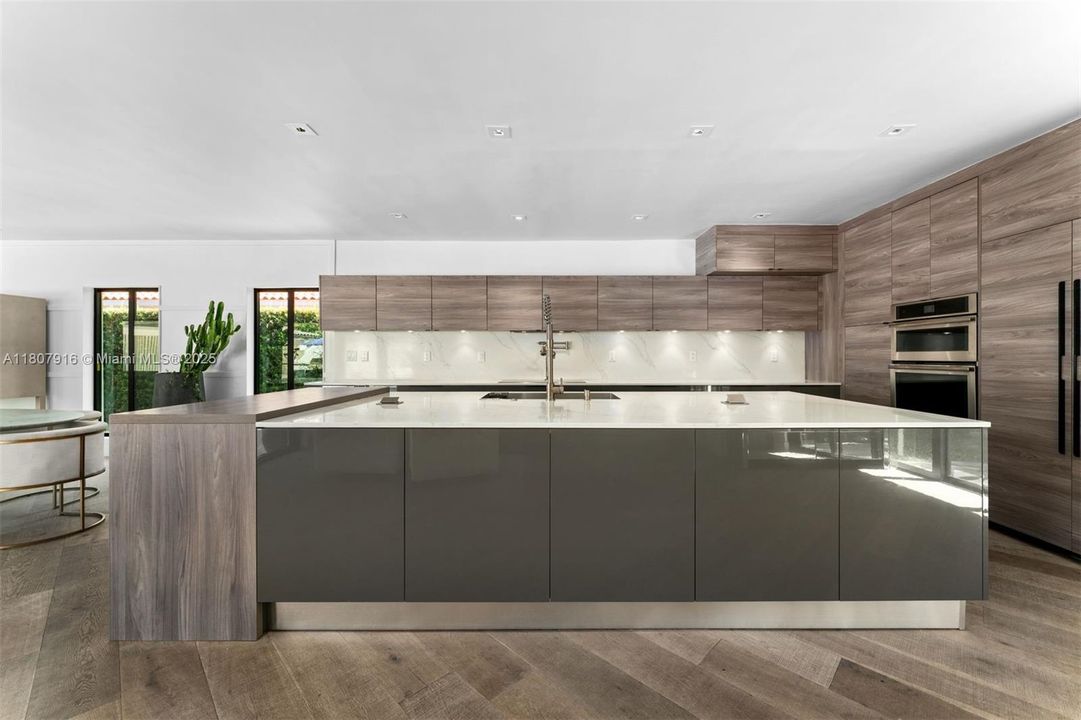 Activo con contrato: $3,500,000 (4 camas, 5 baños, 2618 Pies cuadrados)