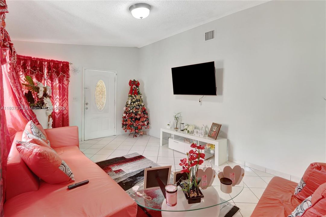 待售: $750,000 (0 贝兹, 0 浴室, 1743 平方英尺)