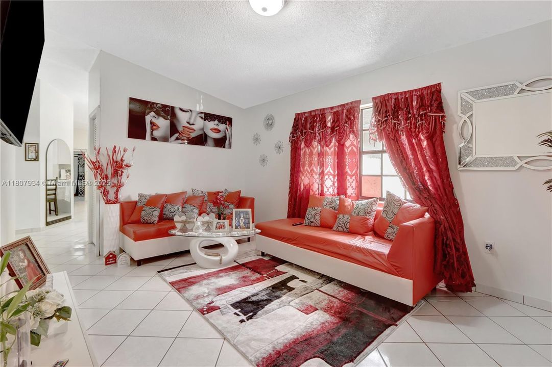 待售: $750,000 (0 贝兹, 0 浴室, 1743 平方英尺)