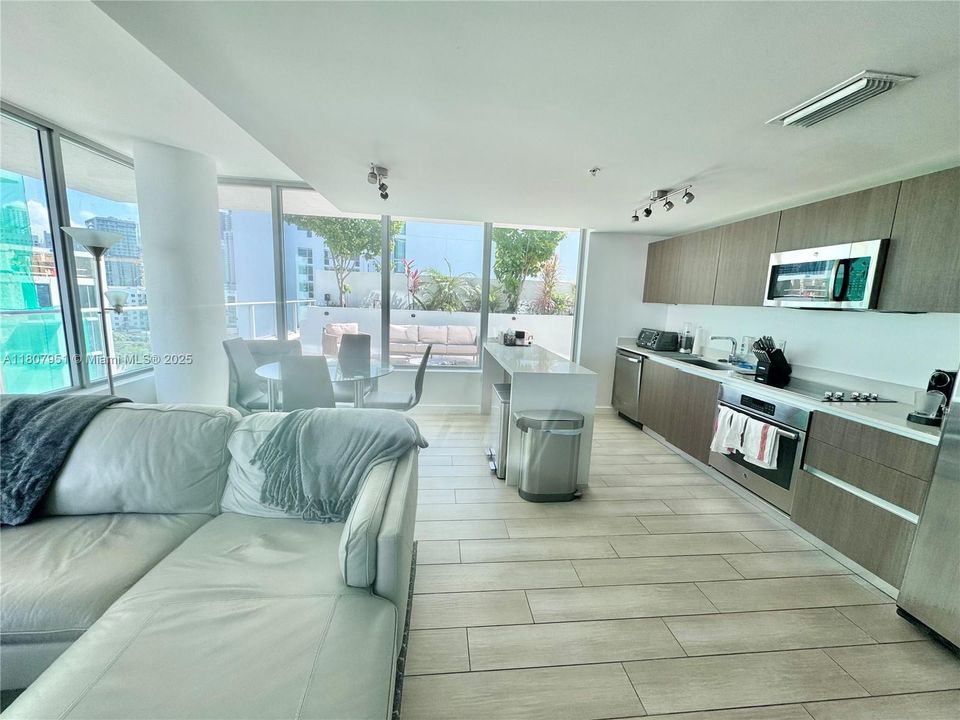 For Sale: $740,000 (2 beds, 2 baths, 1226 Square Feet)