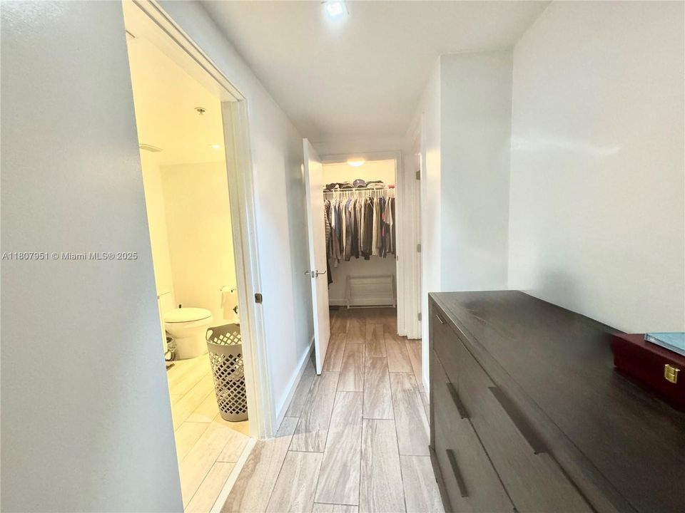 For Sale: $740,000 (2 beds, 2 baths, 1226 Square Feet)