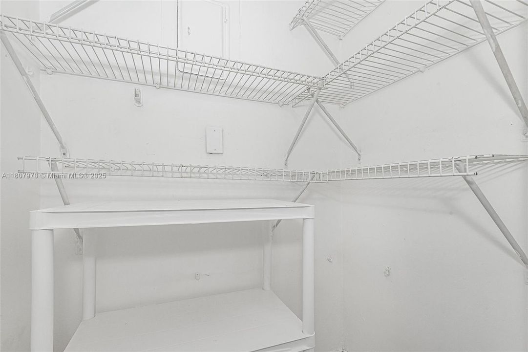 待售: $415,000 (1 贝兹, 1 浴室, 840 平方英尺)