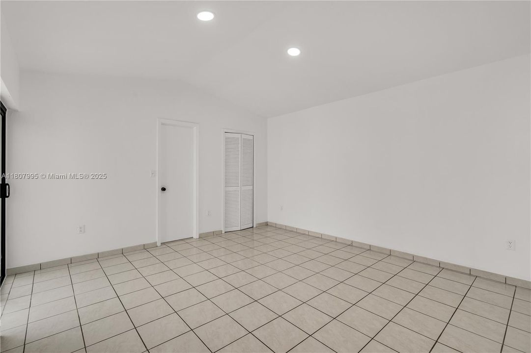 最近售出: $650,000 (3 贝兹, 2 浴室, 1432 平方英尺)