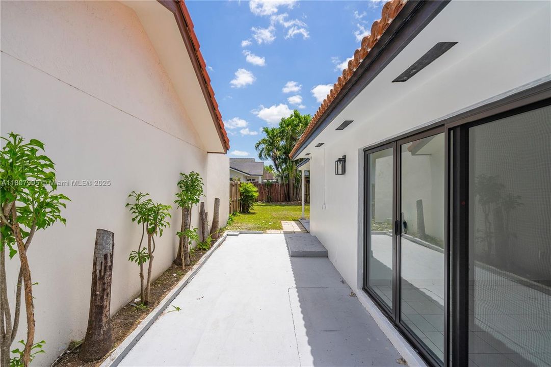 最近售出: $650,000 (3 贝兹, 2 浴室, 1432 平方英尺)