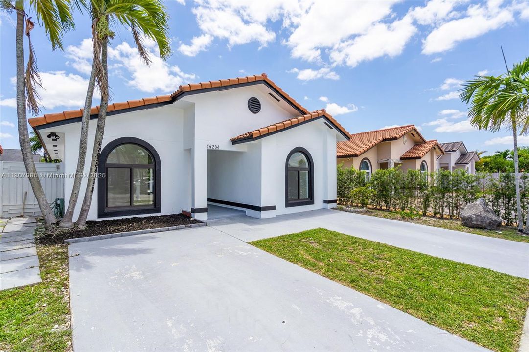 最近售出: $650,000 (3 贝兹, 2 浴室, 1432 平方英尺)