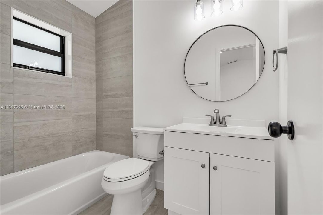 最近售出: $650,000 (3 贝兹, 2 浴室, 1432 平方英尺)