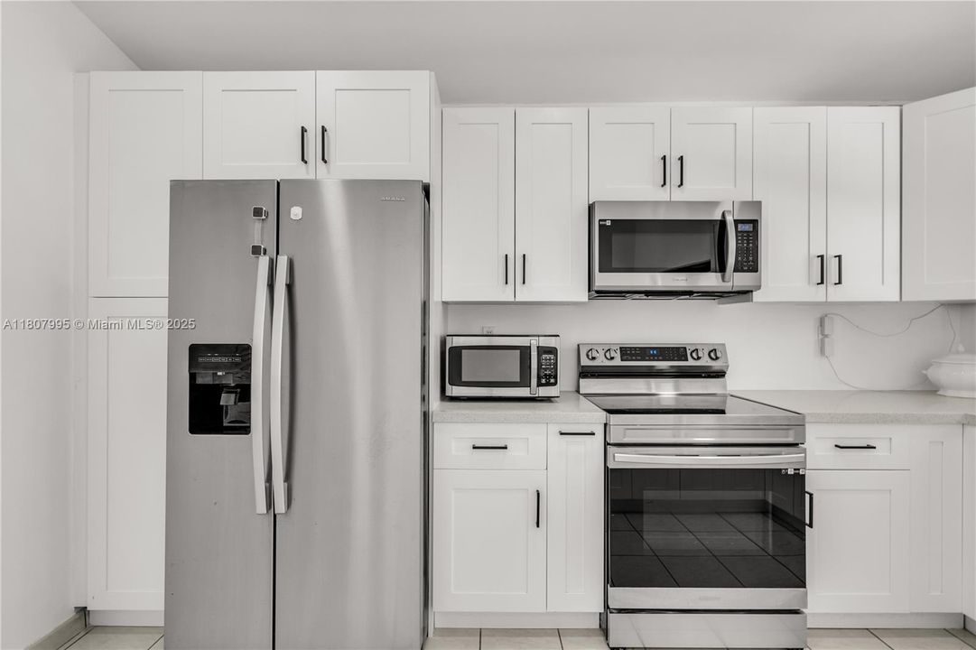 最近售出: $650,000 (3 贝兹, 2 浴室, 1432 平方英尺)