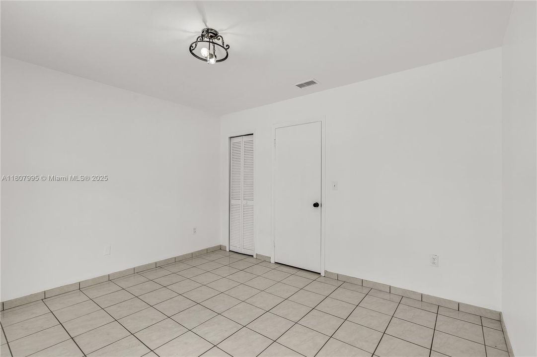 最近售出: $650,000 (3 贝兹, 2 浴室, 1432 平方英尺)