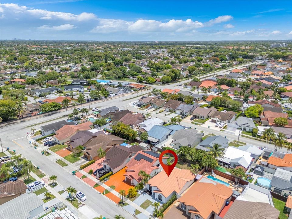 最近售出: $650,000 (3 贝兹, 2 浴室, 1432 平方英尺)