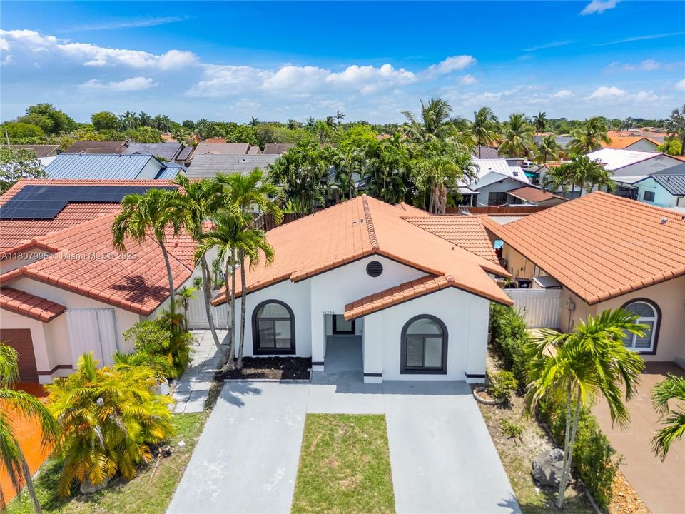 最近售出: $650,000 (3 贝兹, 2 浴室, 1432 平方英尺)