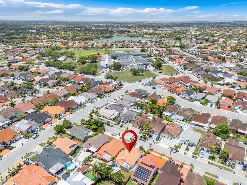 最近售出: $650,000 (3 贝兹, 2 浴室, 1432 平方英尺)