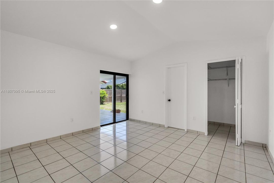 最近售出: $650,000 (3 贝兹, 2 浴室, 1432 平方英尺)