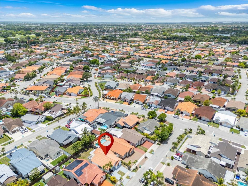 最近售出: $650,000 (3 贝兹, 2 浴室, 1432 平方英尺)