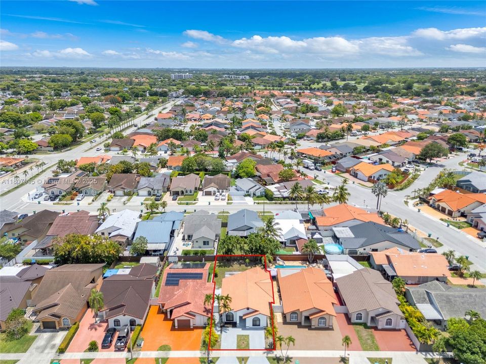 最近售出: $650,000 (3 贝兹, 2 浴室, 1432 平方英尺)