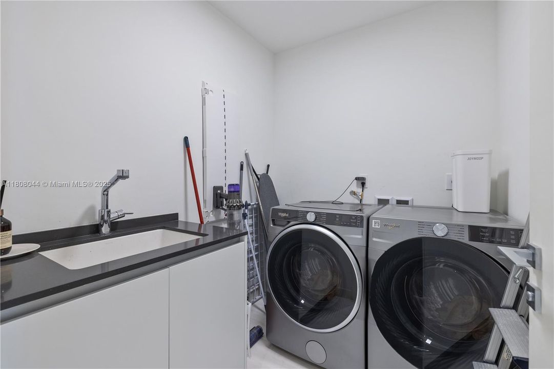 На продажу: $6,330,000 (4 спален, 5 ванн, 3536 Квадратных фут)