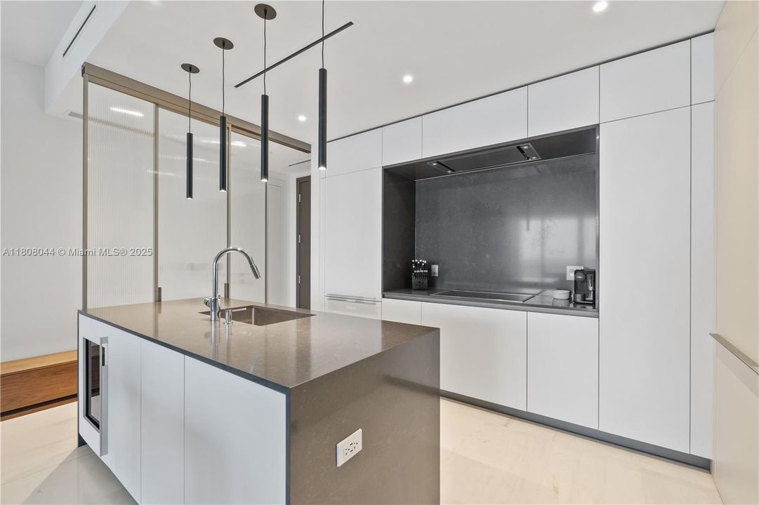 На продажу: $6,330,000 (4 спален, 5 ванн, 3536 Квадратных фут)