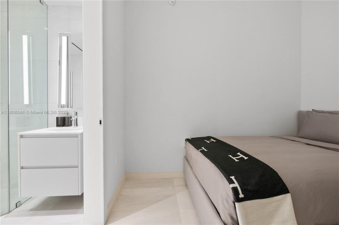 На продажу: $6,330,000 (4 спален, 5 ванн, 3536 Квадратных фут)