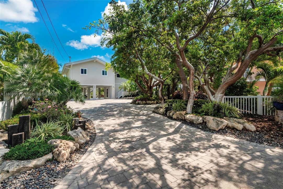 For Rent: $12,500 (4 beds, 3 baths, 1344 Square Feet)