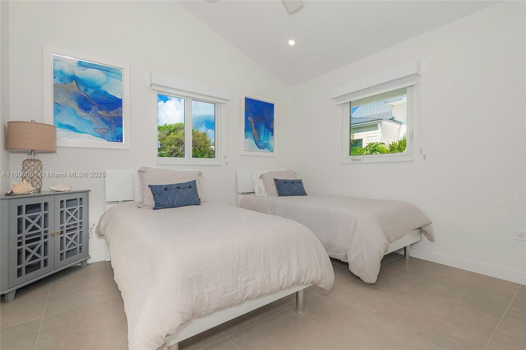 For Rent: $12,500 (4 beds, 3 baths, 1344 Square Feet)