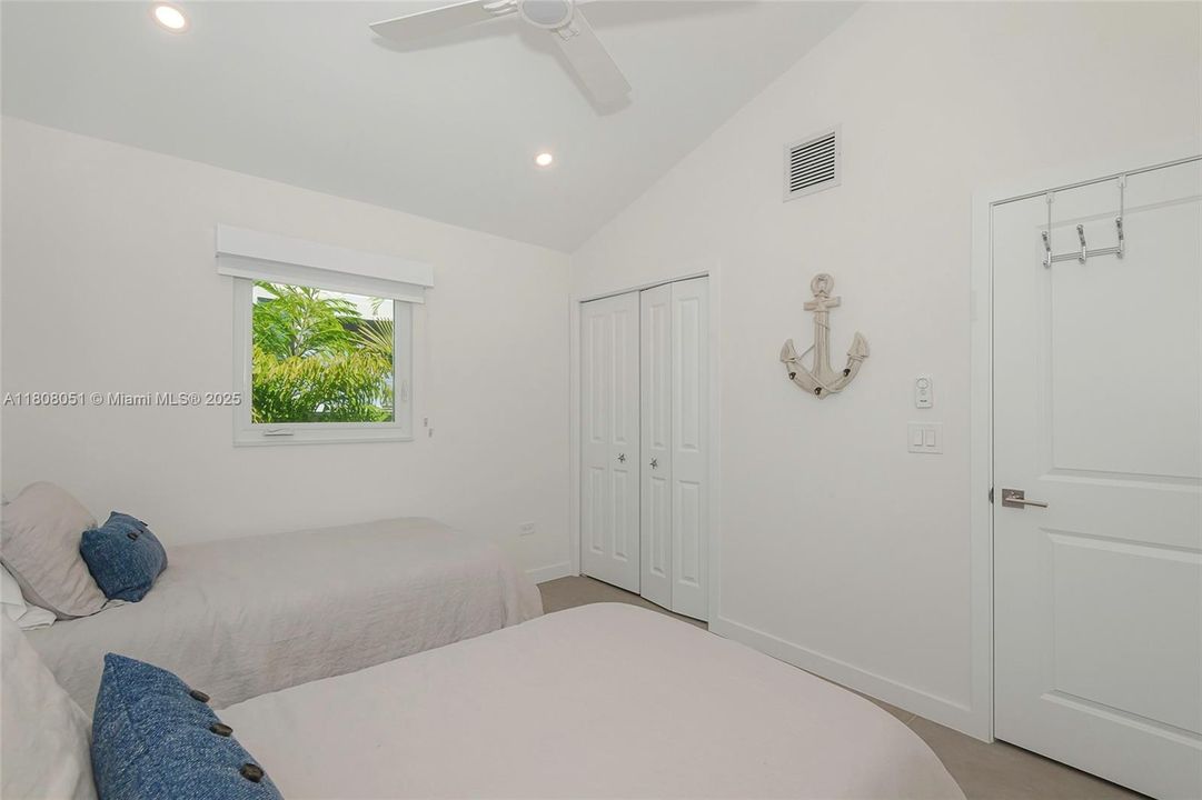 For Rent: $12,500 (4 beds, 3 baths, 1344 Square Feet)