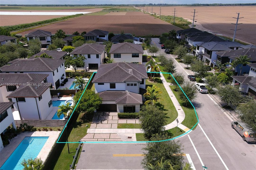 Recently Sold: $995,000 (5 beds, 4 baths, 3355 Square Feet)