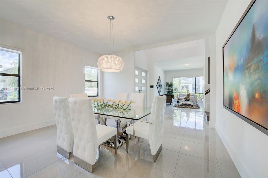 Recently Sold: $995,000 (5 beds, 4 baths, 3355 Square Feet)