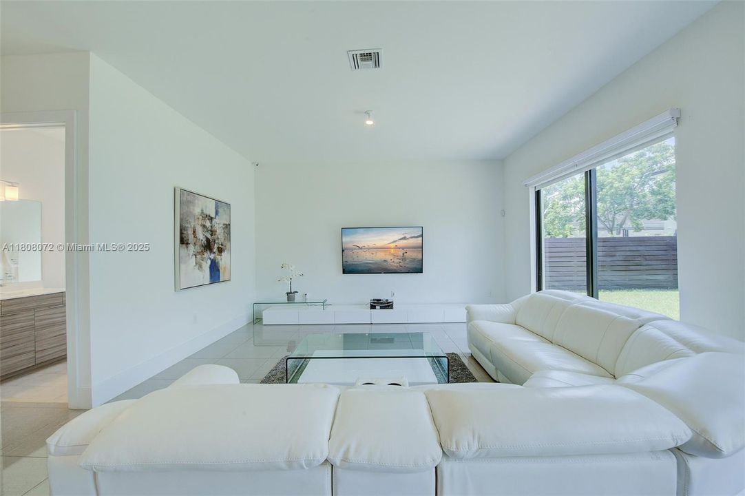 Recently Sold: $995,000 (5 beds, 4 baths, 3355 Square Feet)