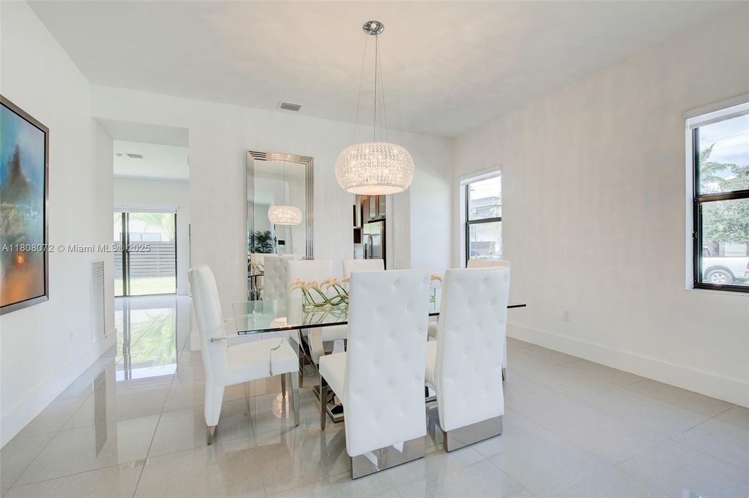 Recently Sold: $995,000 (5 beds, 4 baths, 3355 Square Feet)