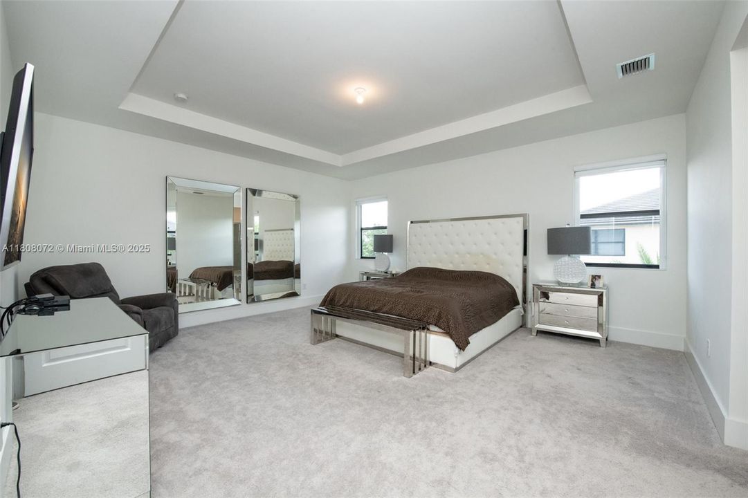 Recently Sold: $995,000 (5 beds, 4 baths, 3355 Square Feet)