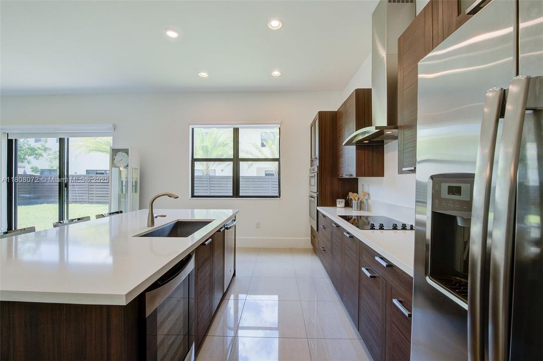 Recently Sold: $995,000 (5 beds, 4 baths, 3355 Square Feet)