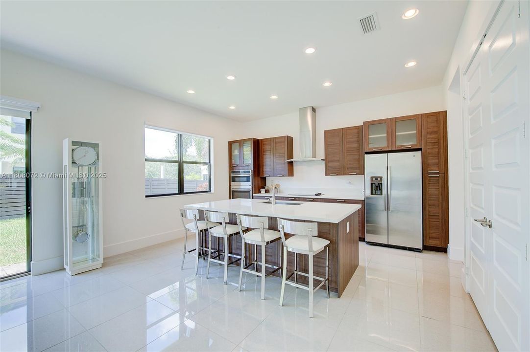 Recently Sold: $995,000 (5 beds, 4 baths, 3355 Square Feet)