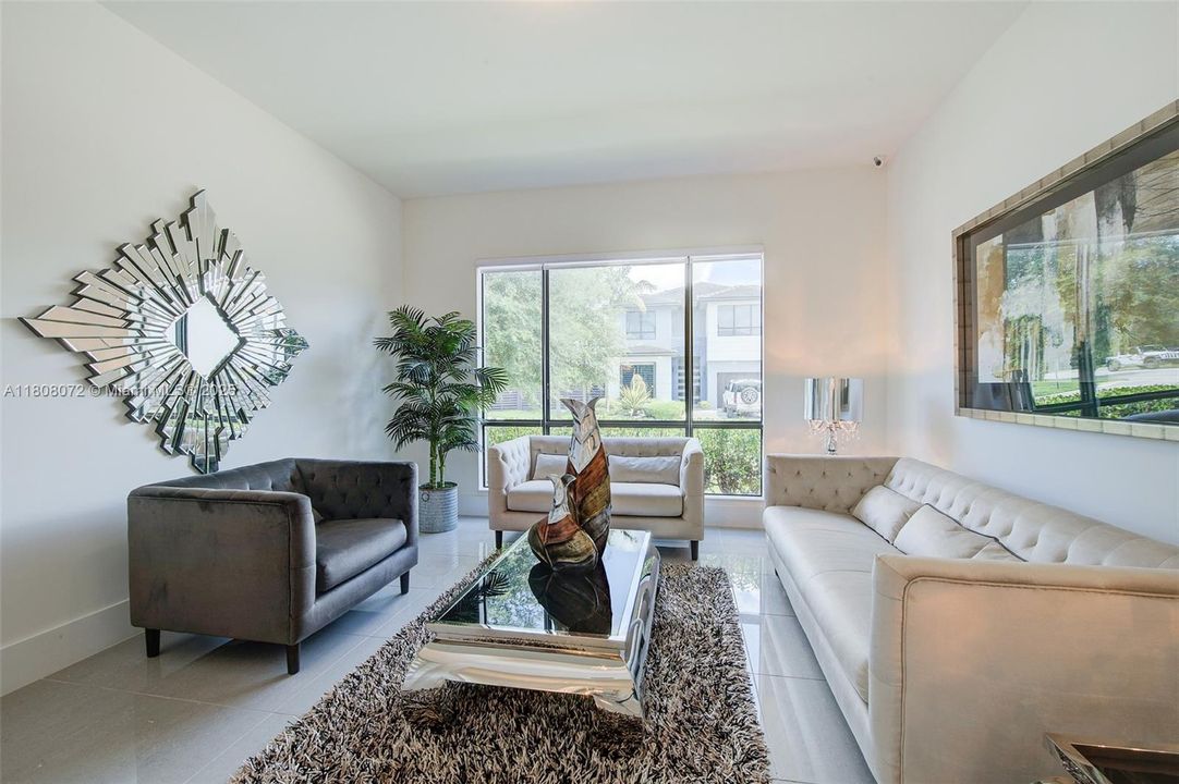 Recently Sold: $995,000 (5 beds, 4 baths, 3355 Square Feet)