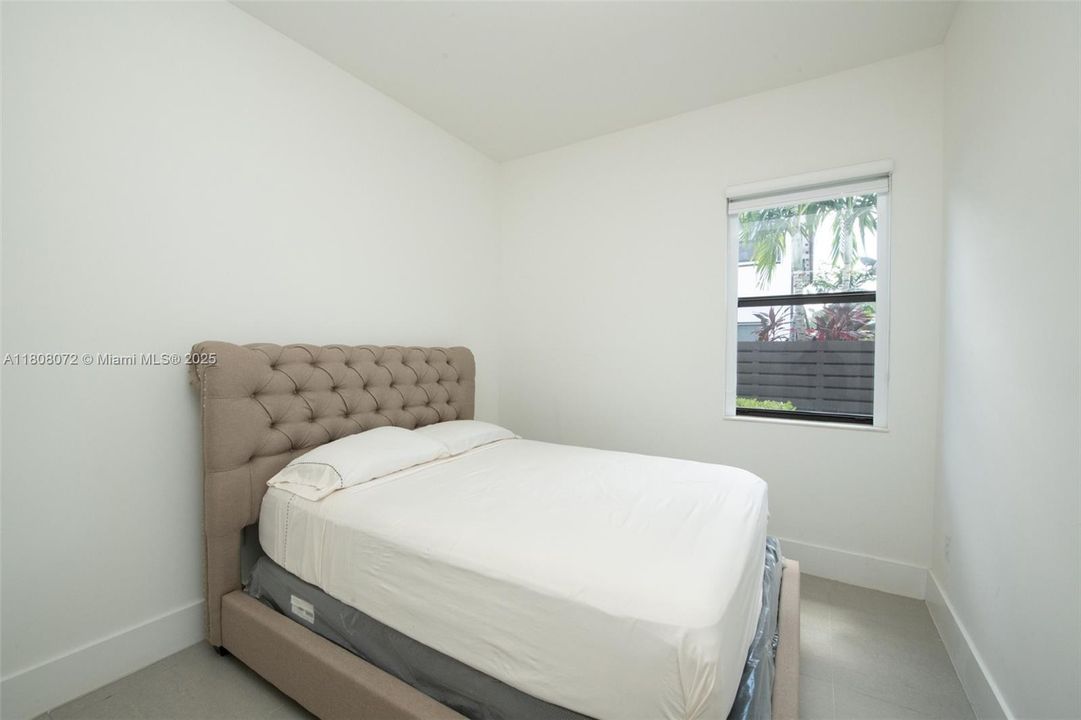 Recently Sold: $995,000 (5 beds, 4 baths, 3355 Square Feet)