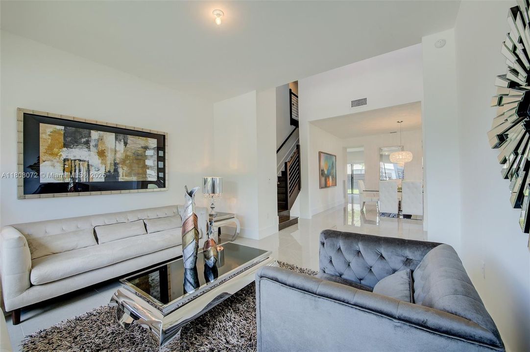 Recently Sold: $995,000 (5 beds, 4 baths, 3355 Square Feet)