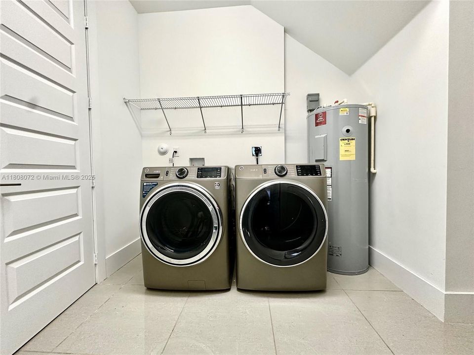 Recently Sold: $995,000 (5 beds, 4 baths, 3355 Square Feet)