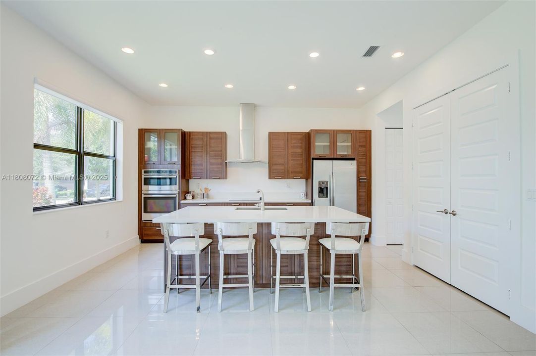 Recently Sold: $995,000 (5 beds, 4 baths, 3355 Square Feet)