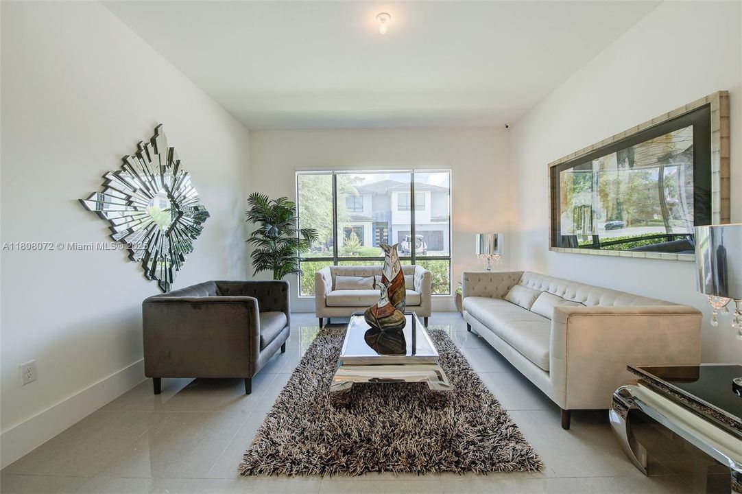 Recently Sold: $995,000 (5 beds, 4 baths, 3355 Square Feet)