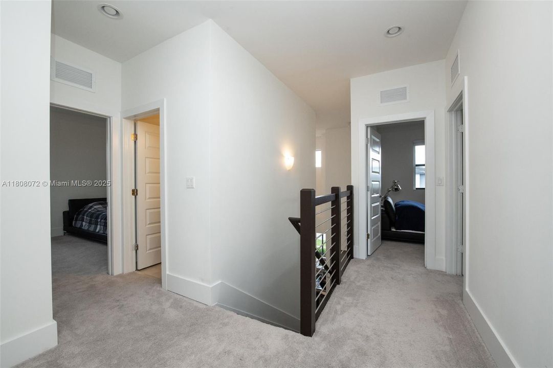 Recently Sold: $995,000 (5 beds, 4 baths, 3355 Square Feet)