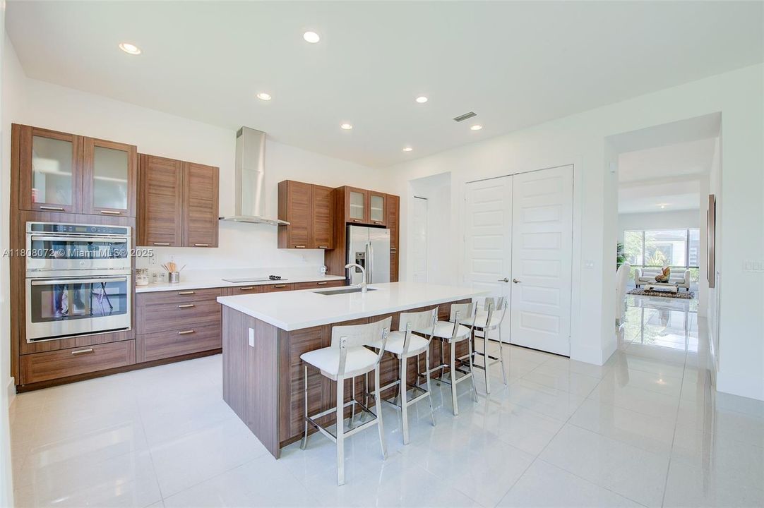 Recently Sold: $995,000 (5 beds, 4 baths, 3355 Square Feet)