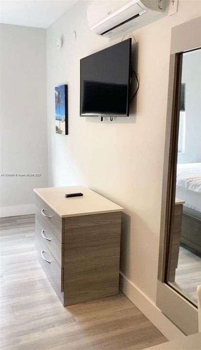 Active With Contract: $165,000 (0 beds, 1 baths, 305 Square Feet)