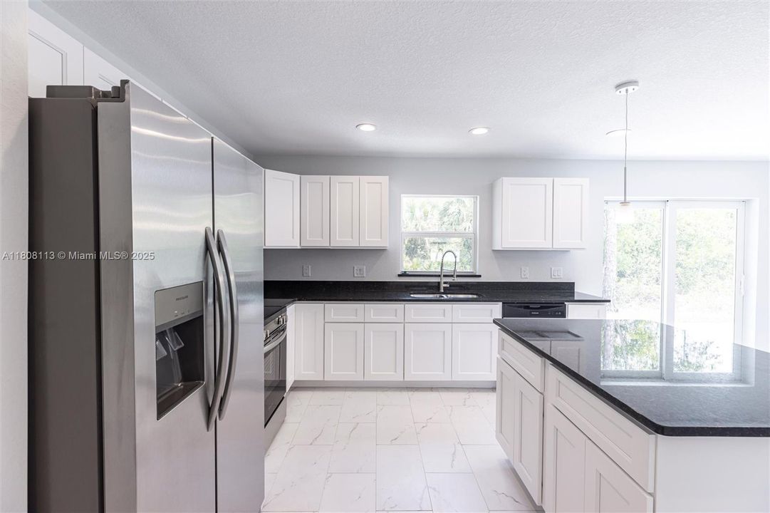 В аренду: $2,200 (3 спален, 2 ванн, 1503 Квадратных фут)