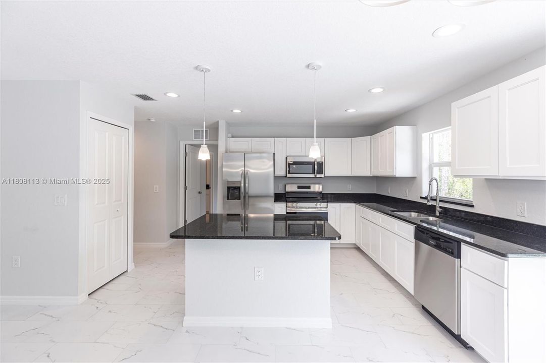 В аренду: $2,200 (3 спален, 2 ванн, 1503 Квадратных фут)