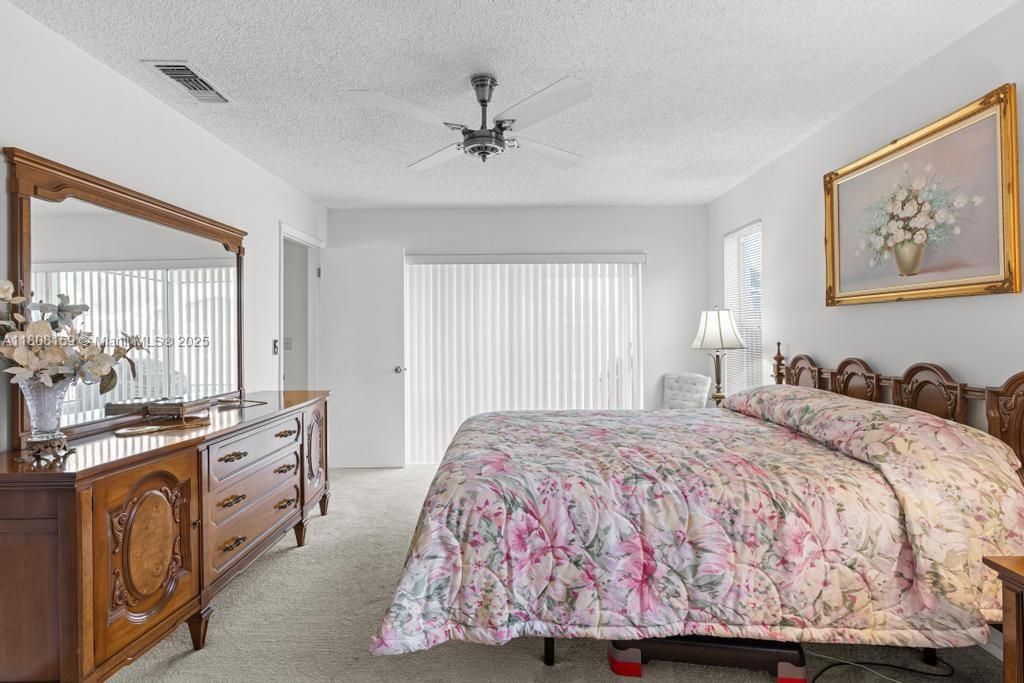 Vendido Recientemente: $600,000 (4 camas, 2 baños, 1950 Pies cuadrados)