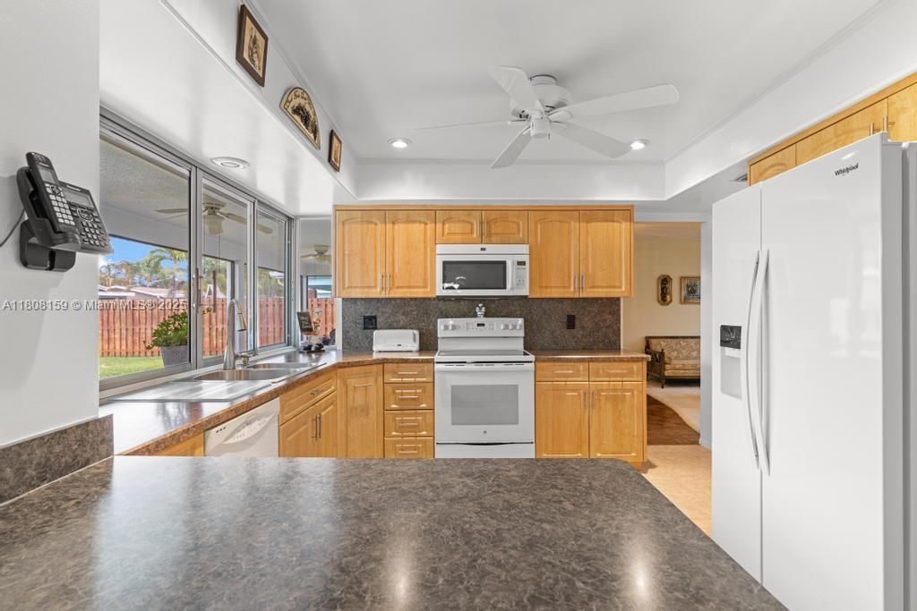 Vendido Recientemente: $600,000 (4 camas, 2 baños, 1950 Pies cuadrados)