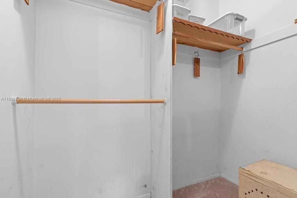 Vendido Recientemente: $600,000 (4 camas, 2 baños, 1950 Pies cuadrados)