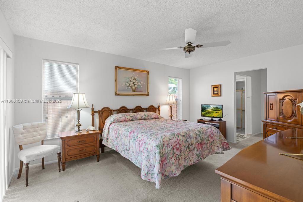 Vendido Recientemente: $600,000 (4 camas, 2 baños, 1950 Pies cuadrados)